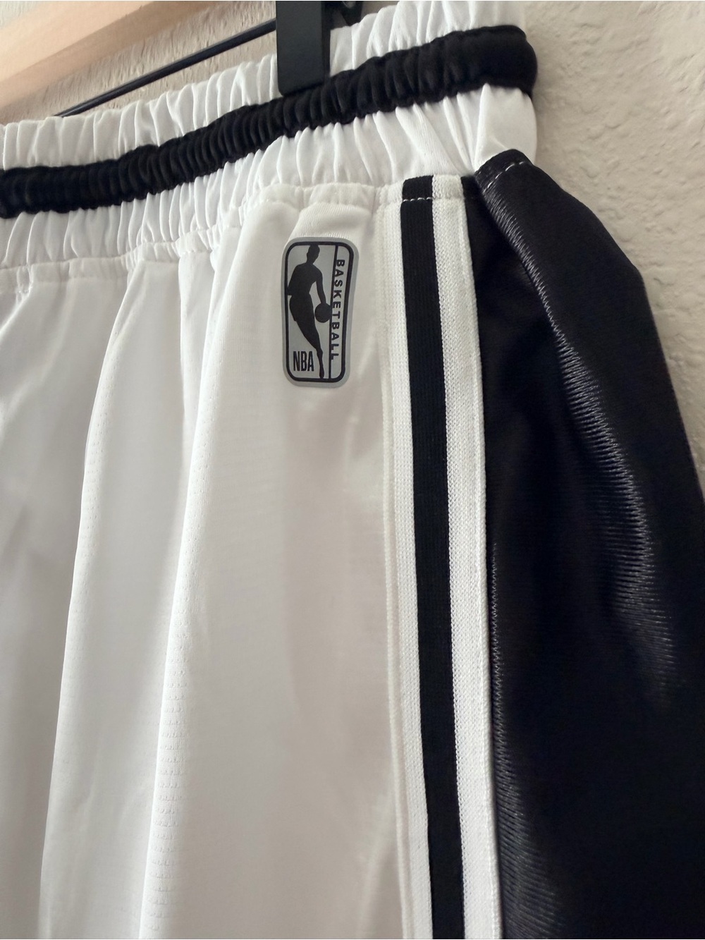 NBA Hard Impact Classic Fit Basketball Shorts White Black Men’s Medium NWT - Picture 4 of 7